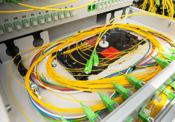 depositphotos_582242238-stock-photo-fiber-patch-cord-cable-optical.webp